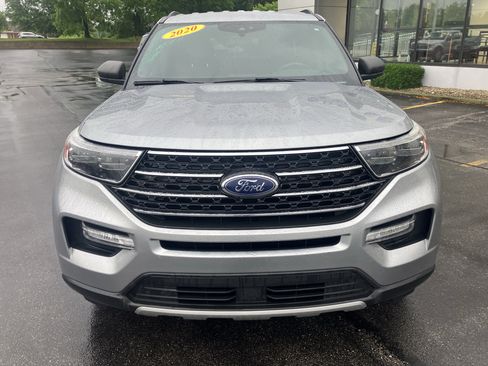 Used 2020 Ford Explorer XLT w/ Equipment Group 202A AWD/4WD image 2