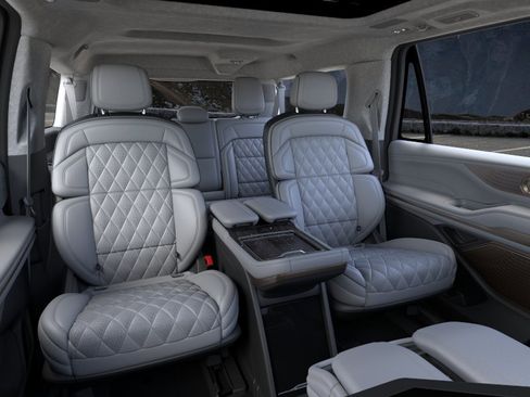 New 2026 Lincoln Navigator L Black Label AWD/4WD image 11