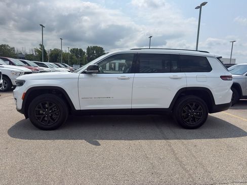 Used 2023 Jeep Grand Cherokee L Limited AWD/4WD image 6