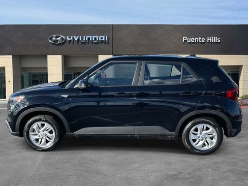 Certified 2023 Hyundai Venue SE image 3