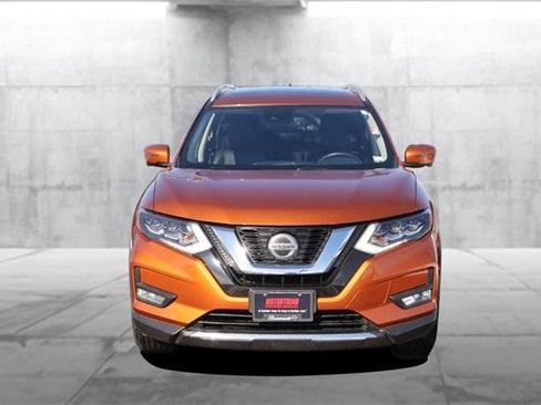 Used 2018 Nissan Rogue SL w/ Premium Package image 4