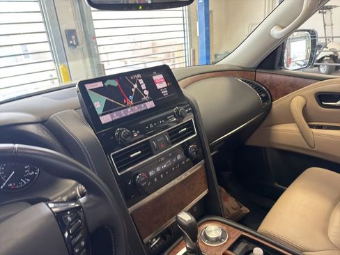 Used 2022 Nissan Armada SL w/ Captain's Chairs Package AWD/4WD image 7