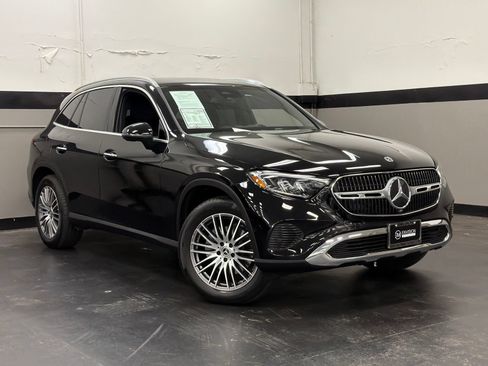 Certified 2026 Mercedes-Benz GLC 300 image 2