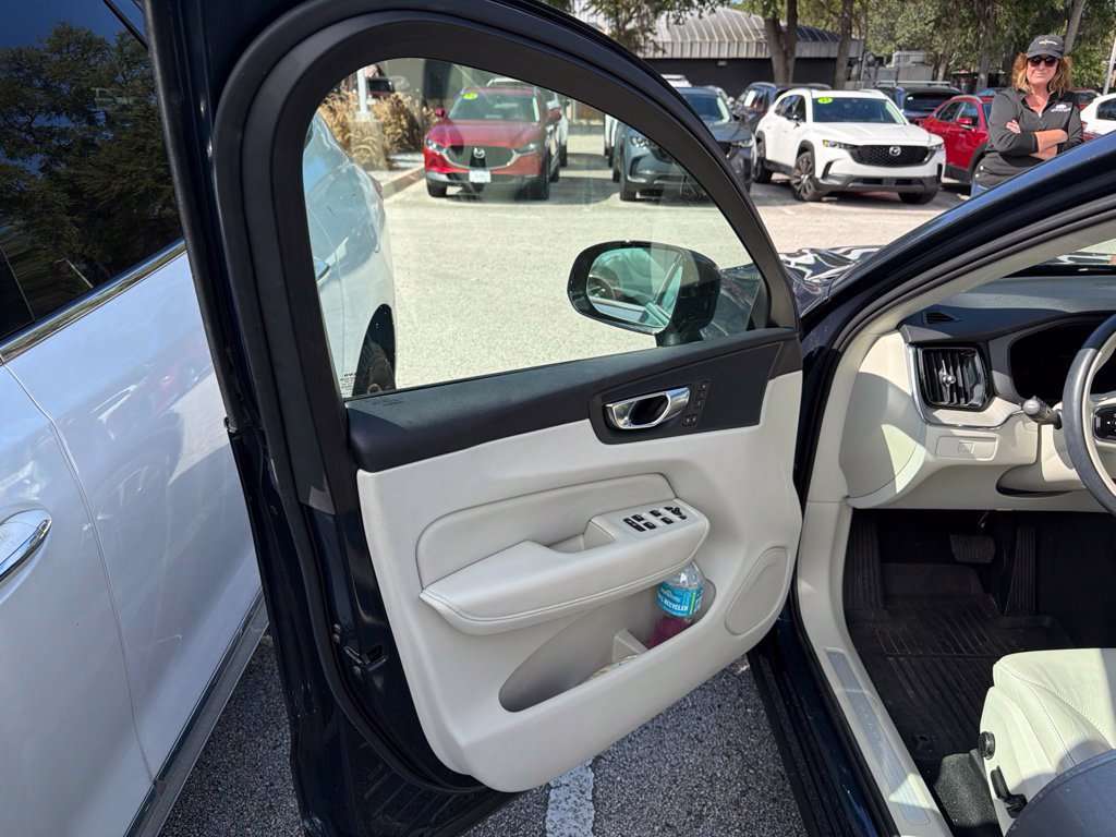 Used 2023 Volvo XC60 B5 Plus w/ Protection Package Premier AWD/4WD image 21