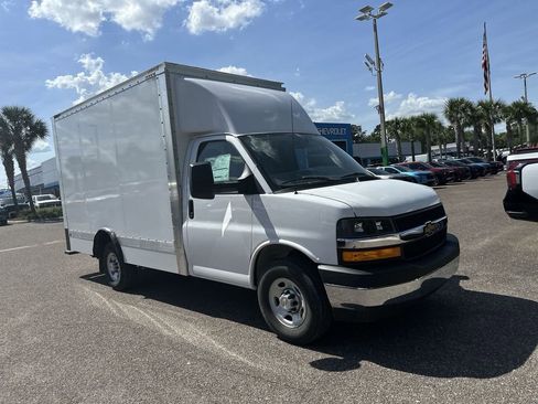 New 2025 Chevrolet Express 3500 Work Van w/ Power Convenience Package image 10