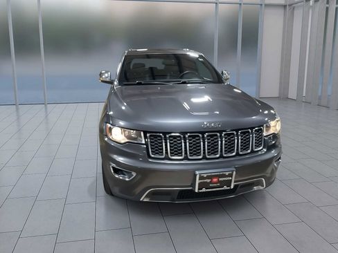 Used 2017 Jeep Grand Cherokee Limited image 4