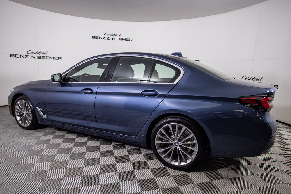 Used 2023 BMW 530i w/ Premium Package RWD image 11