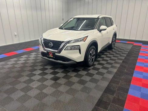 Used 2023 Nissan Rogue SV image 6