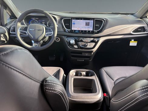 New 2026 Chrysler Pacifica Select image 10