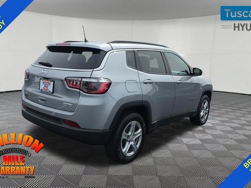 Used 2024 Jeep Compass Latitude AWD/4WD image 8