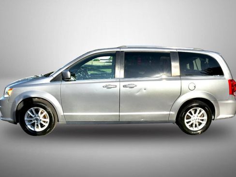Used 2019 Dodge Grand Caravan SXT image 4
