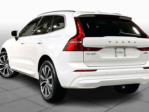 Used 2022 Volvo XC60 B5 Momentum w/ Climate Package image 12