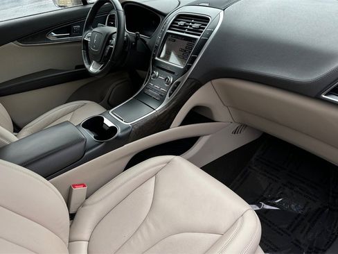 Used 2019 Lincoln Nautilus Select image 16