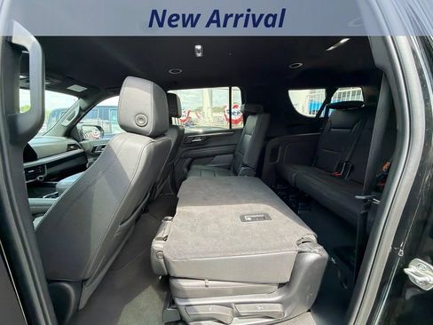 Used 2025 Chevrolet Suburban LT AWD/4WD image 4
