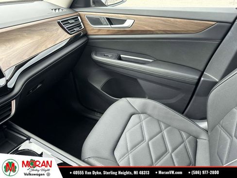 Used 2024 Volkswagen Atlas SE AWD/4WD image 31