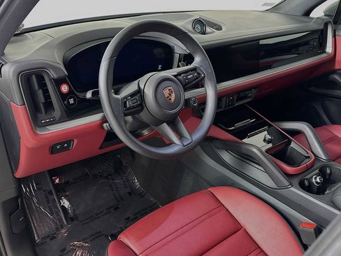 Certified 2025 Porsche Cayenne image 4