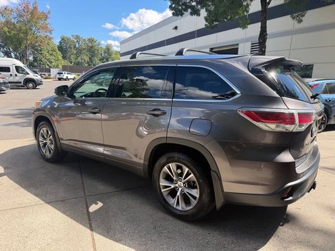 Used 2015 Toyota Highlander XLE AWD/4WD image 7