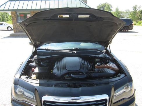 Used 2013 Chrysler 300 S RWD image 28