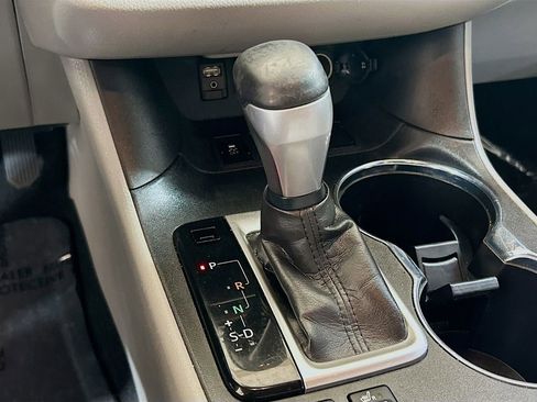 Used 2019 Toyota Highlander XLE FWD image 15