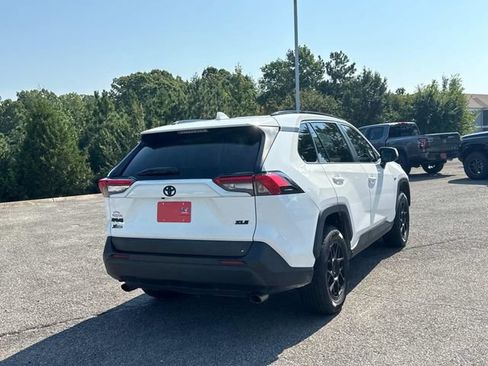 Used 2021 Toyota RAV4 XLE FWD image 4