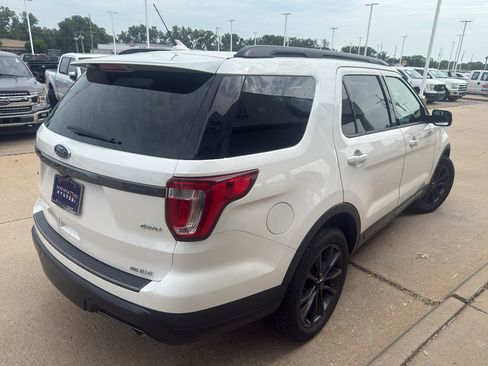 Used 2018 Ford Explorer XLT w/ XLT Appearance Package AWD/4WD image 6