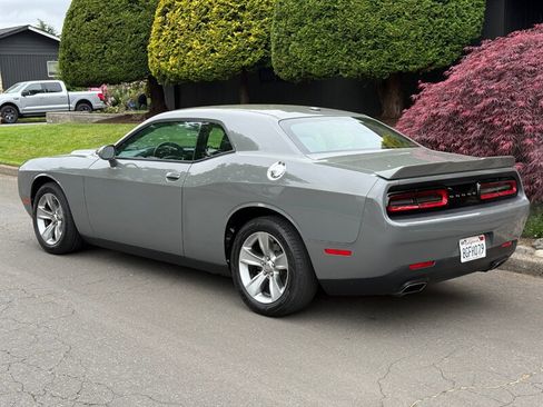 Used 2018 Dodge Challenger SXT RWD image 3