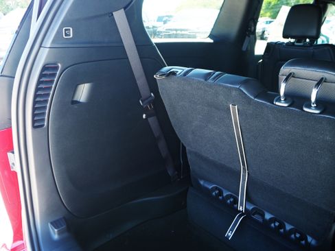 New 2025 Chrysler Voyager LX image 10