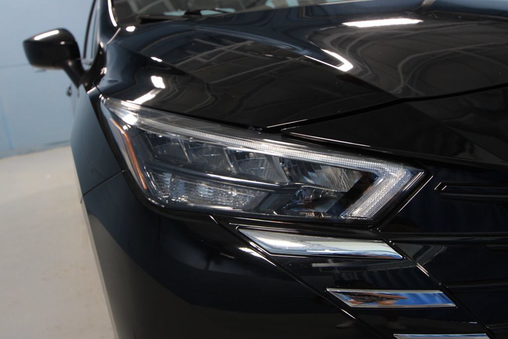 Used 2025 Nissan Versa SV FWD image 30
