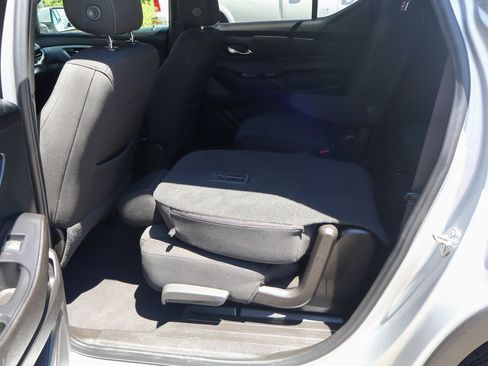 Used 2022 Chevrolet Traverse LT image 43