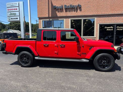 Used 2021 Jeep Gladiator Sport image 29