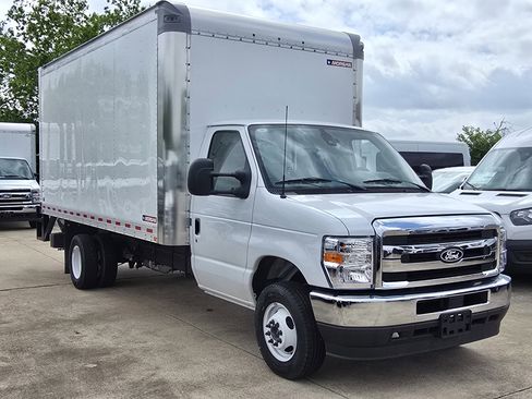 New 2026 Ford E-450 and Econoline 450 Super Duty w/ Driver's Safety Package RWD image 1