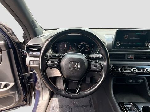 Used 2023 Honda Pilot Sport image 11