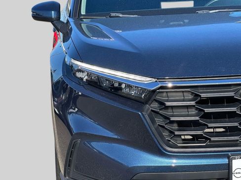 Used 2025 Honda CR-V LX image 10