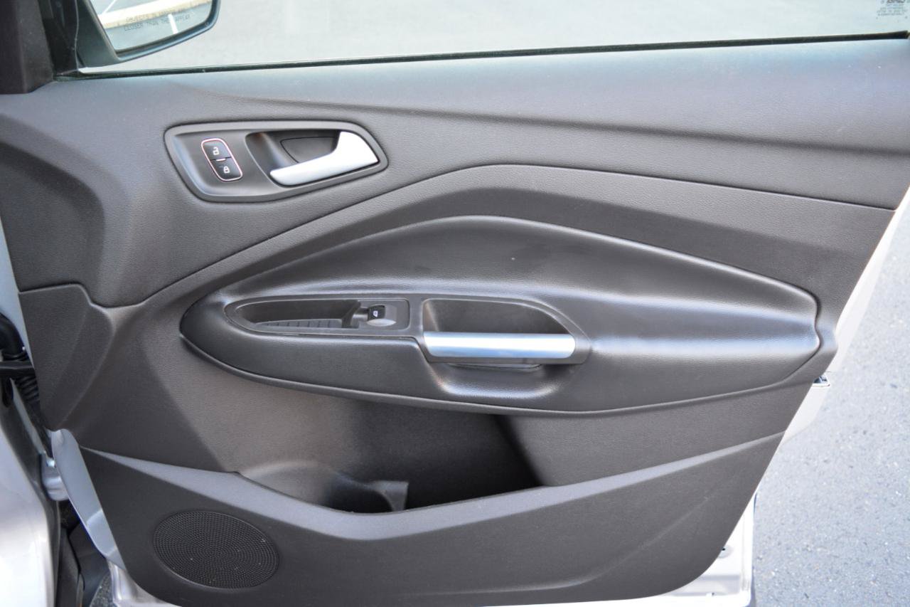 Used 2018 Ford Escape SE FWD image 16