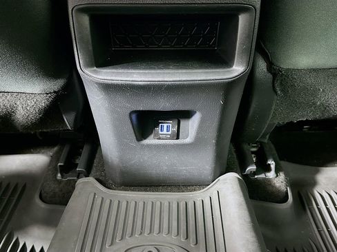 Used 2021 Toyota RAV4 LE image 28