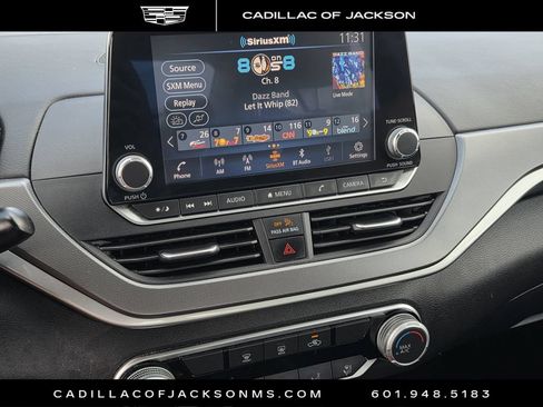 Used 2024 Nissan Altima 2.5 SR FWD image 12