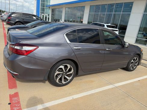 Used 2016 Honda Accord EX image 2