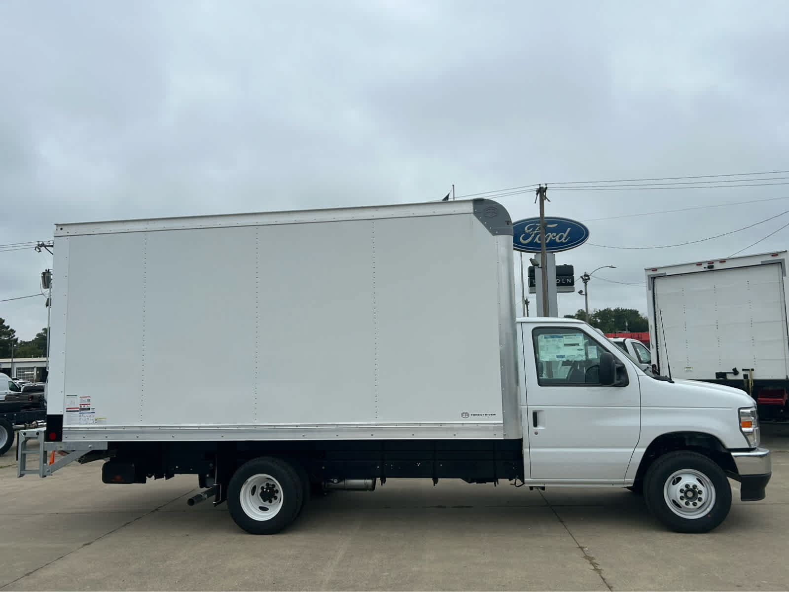 New 2027 Ford E-350 and Econoline 350 Super Duty w/ Power Equipment Group RWD image 1