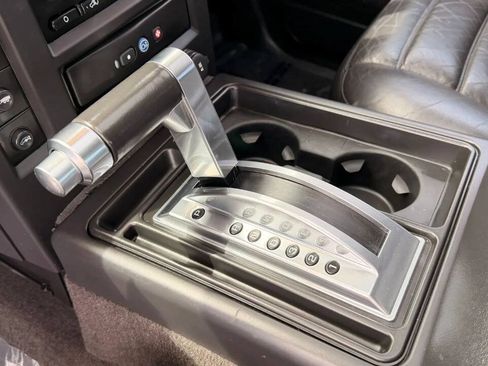 Used 2005 HUMMER H2 SUT w/ Preferred Equipment Group AWD/4WD image 18