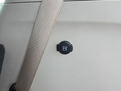 Used 2022 Chrysler Pacifica Touring-L FWD image 17