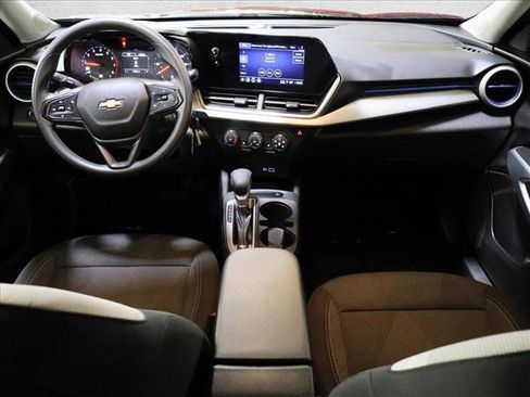 Used 2024 Chevrolet Trax LS w/ LS Convenience Package FWD image 23