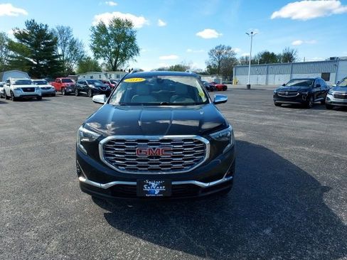 Used 2019 GMC Terrain Denali w/ GMC Pro Grade Package AWD/4WD image 9