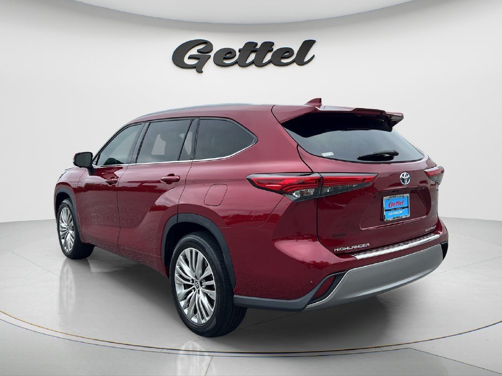 Used 2023 Toyota Highlander Platinum FWD image 7