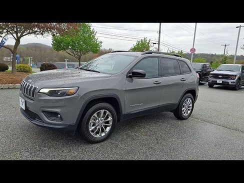 Used 2022 Jeep Cherokee Latitude Lux w/ Sun & Sound Group AWD/4WD image 4