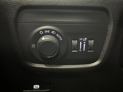 Used 2024 Jeep Grand Cherokee L Altitude image 24