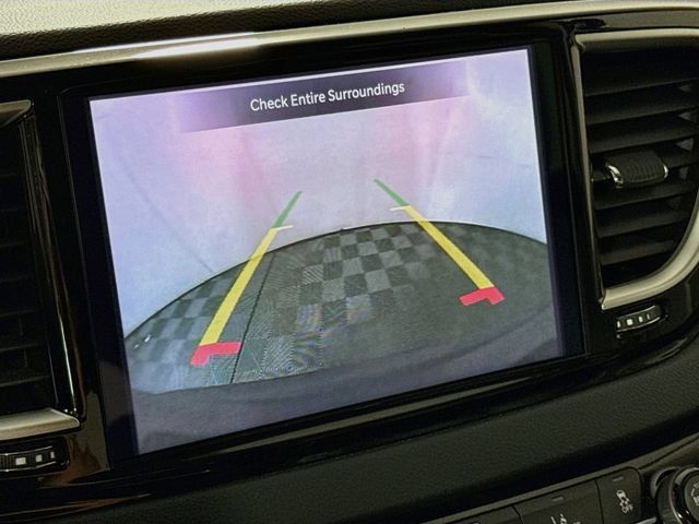 Used 2023 Chrysler Pacifica Touring-L FWD image 17