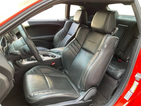 Used 2016 Dodge Challenger SRT w/ Technology Group image 27