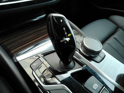 Used 2019 BMW 530i w/ Convenience Package RWD image 46