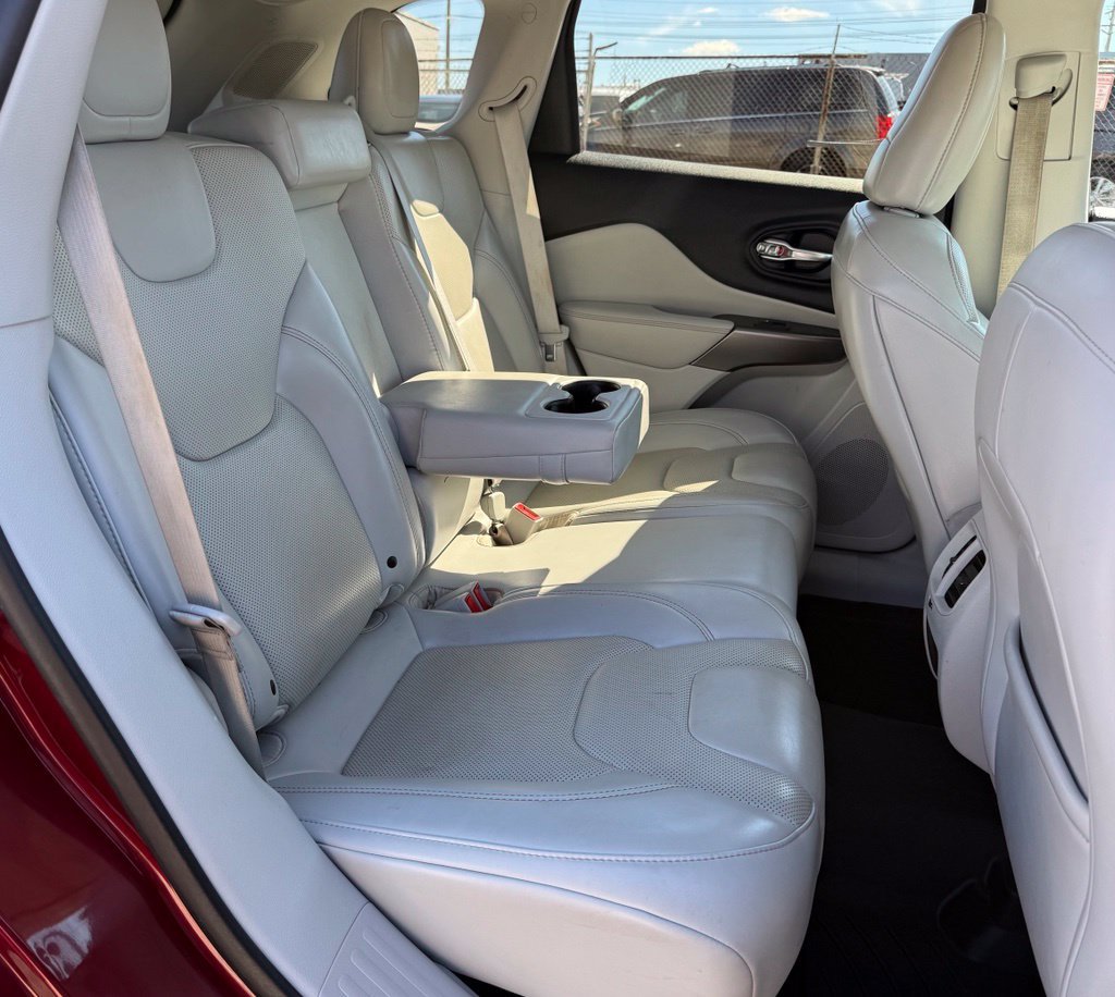 Used 2019 Jeep Cherokee Limited AWD/4WD image 22