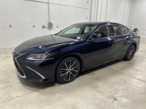 Used 2023 Lexus ES 350 w/ Premium Package image 5